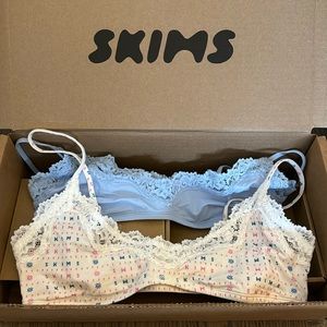 Skims Bralette 2 pack size M. *Sold out* new with box